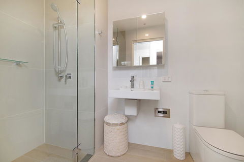 Arena Luxury Beachfront Apartment - VIC Tourism 25