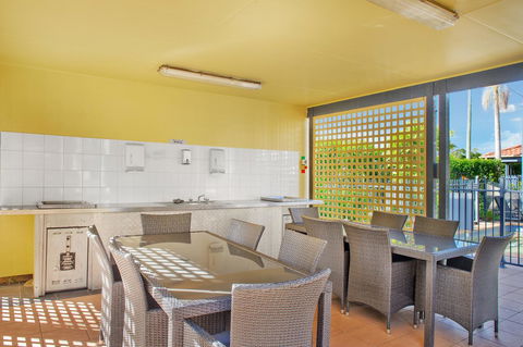 South Pacific Apartments - VIC Tourism 6