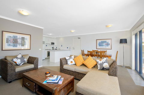 South Pacific Apartments - VIC Tourism 8