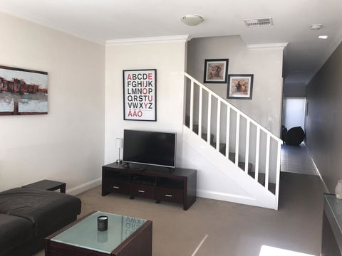 Travers Street Apartment - VIC Tourism 6