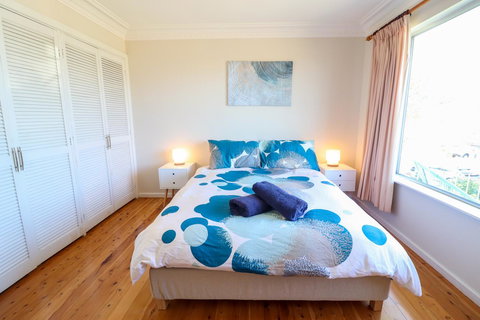 Coastal Horizons Beach House - VIC Tourism 3