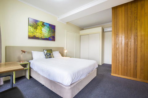 Boomerang Hotel - VIC Tourism 0