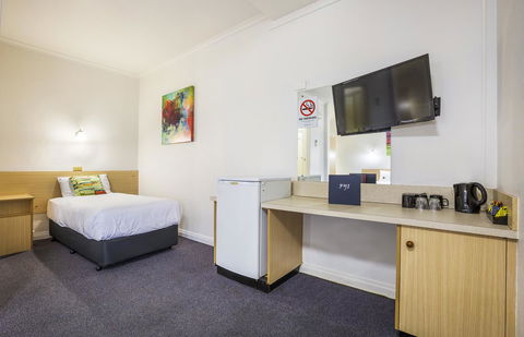 Boomerang Hotel - VIC Tourism 1