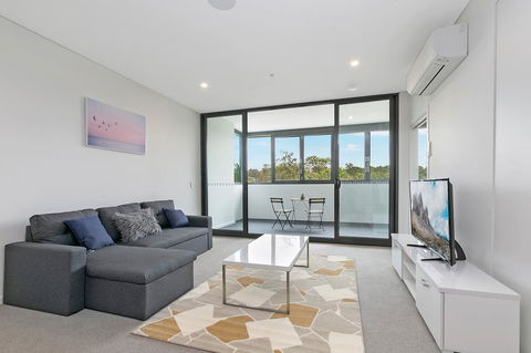Stylish And Neat Two Bed Apartment In Wentworth Point - VIC Tourism 0
