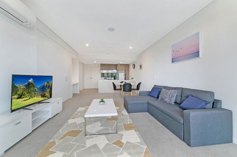Stylish And Neat Two Bed Apartment In Wentworth Point - VIC Tourism 1
