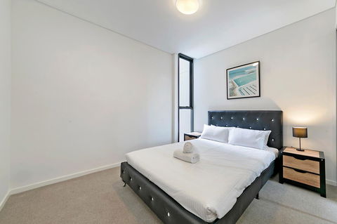 Stylish And Neat Two Bed Apartment In Wentworth Point - VIC Tourism 6