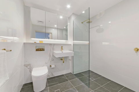 Stylish And Neat Two Bed Apartment In Wentworth Point - VIC Tourism 9