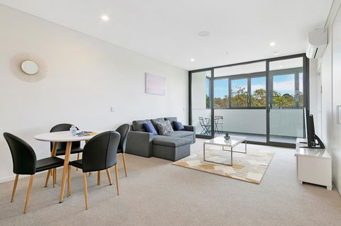 Stylish And Neat Two Bed Apartment In Wentworth Point - VIC Tourism 4