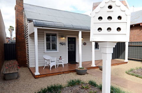 Thelma's Temora - VIC Tourism 0