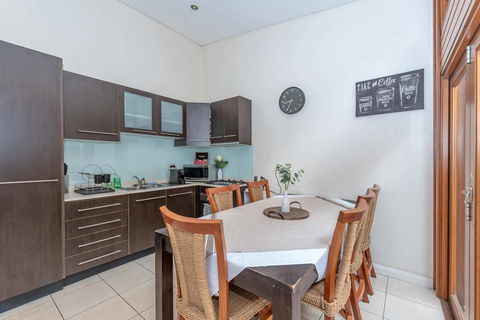 2 Bed House + Loft In Pyrmont - VIC Tourism 2