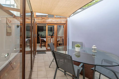 2 Bed House + Loft In Pyrmont - VIC Tourism 6