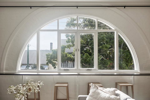 Stunning Flourish ON Bull - VIC Tourism 0