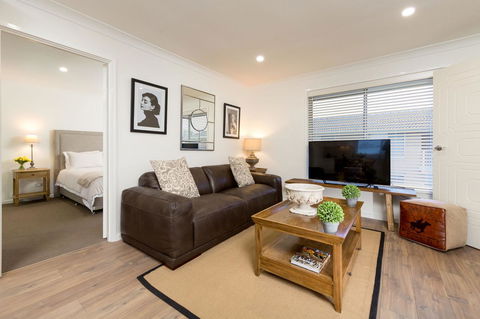 Sleeping In Style - Central & Sophisticated - VIC Tourism 0