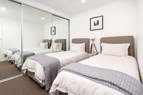 Sleeping In Style - Central & Sophisticated - VIC Tourism 7