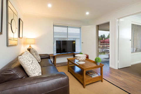 Sleeping In Style - Central & Sophisticated - VIC Tourism 5