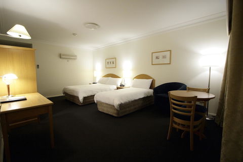 Carlyle Suites & Apartments - VIC Tourism 6