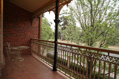 Carlyle Suites & Apartments - VIC Tourism 16