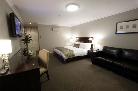 Carlyle Suites & Apartments - VIC Tourism 4