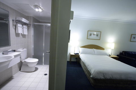 Carlyle Suites & Apartments - VIC Tourism 9
