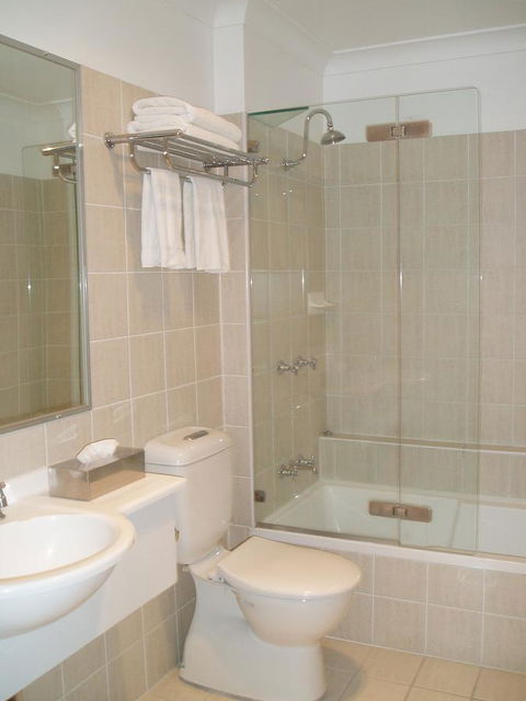 Carlyle Suites & Apartments - VIC Tourism 22