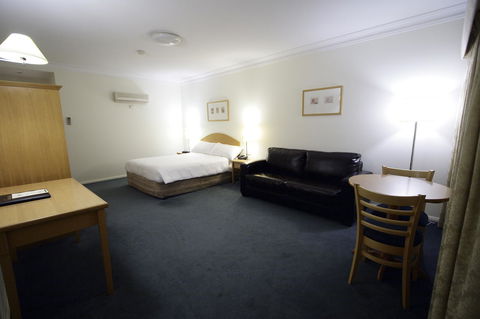 Carlyle Suites & Apartments - VIC Tourism 8