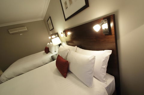 Carlyle Suites & Apartments - VIC Tourism 14