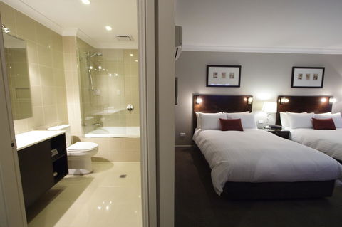 Carlyle Suites & Apartments - VIC Tourism 12