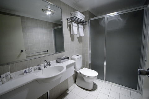 Carlyle Suites & Apartments - VIC Tourism 7