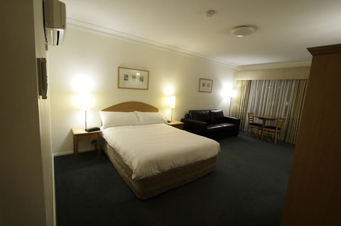 Carlyle Suites & Apartments - VIC Tourism 5