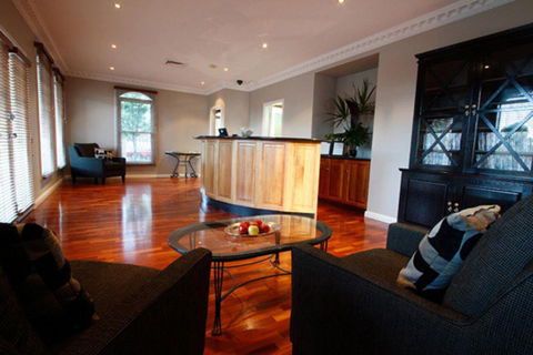 Carlyle Suites & Apartments - VIC Tourism 1