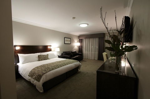 Carlyle Suites & Apartments - VIC Tourism 3