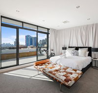 Darling Harbour Penthouse ViewsJacuzzi - VIC Tourism