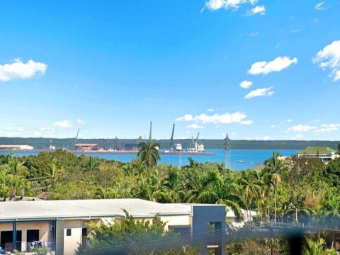 Nomikis\'On The Avenue - VIC Tourism 15