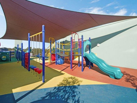 Nomikis\'On The Avenue - VIC Tourism 7