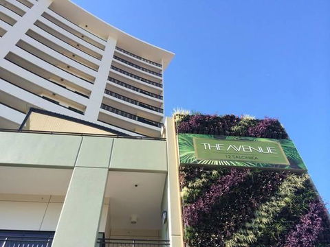 Nomikis\'On The Avenue - VIC Tourism 9