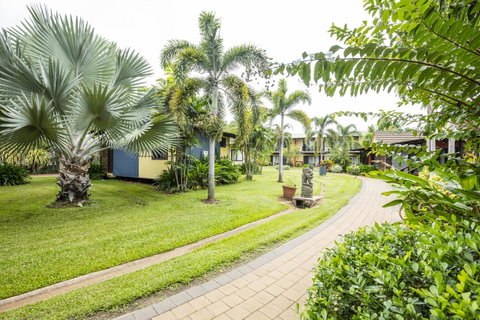Mercure Darwin Airport Resort - VIC Tourism 1