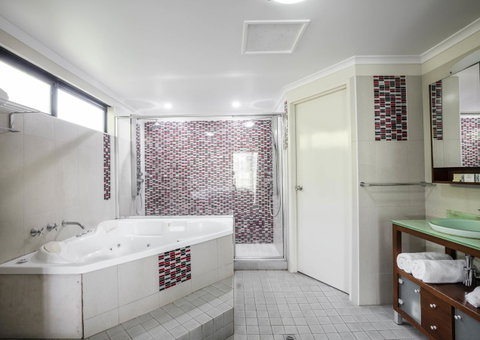 Mercure Darwin Airport Resort - VIC Tourism 11