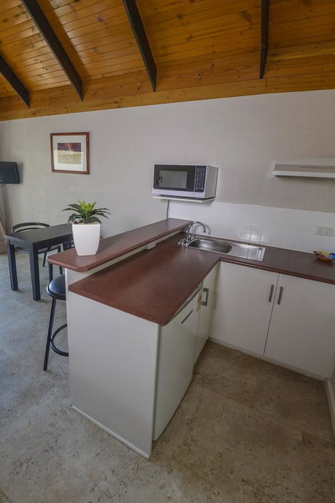 Desert Palms Alice Springs - VIC Tourism 1