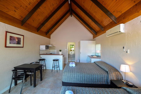 Desert Palms Alice Springs - VIC Tourism 11