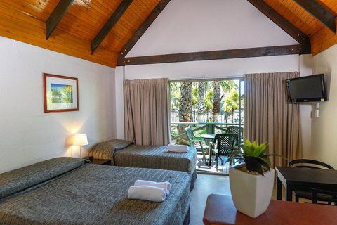 Desert Palms Alice Springs - VIC Tourism 9