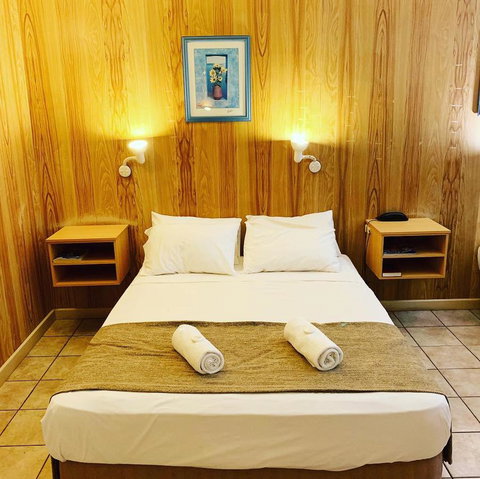 Pine Tree Motel - VIC Tourism 22