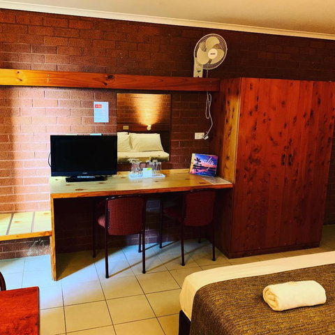 Pine Tree Motel - VIC Tourism 30