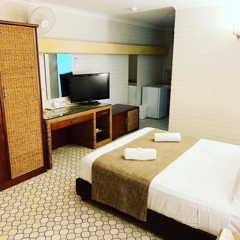 Pine Tree Motel - VIC Tourism 26