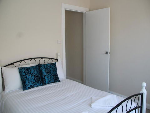 Beaches Serviced Apartments - VIC Tourism 3