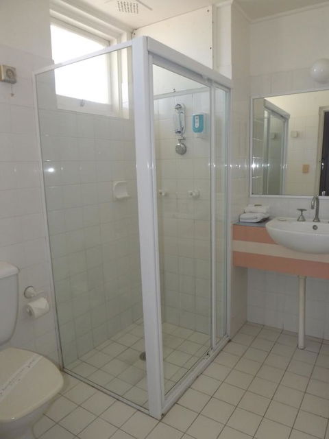 Golden Sands Motor Inn - VIC Tourism 27