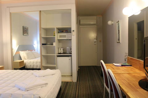 Golden Sands Motor Inn - VIC Tourism 4