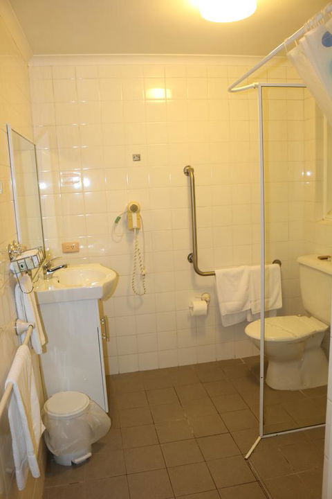 Golden Sands Motor Inn - VIC Tourism 23