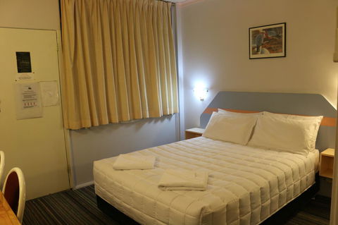 Golden Sands Motor Inn - VIC Tourism 16