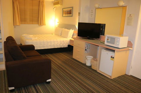 Golden Sands Motor Inn - VIC Tourism 21