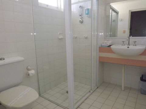 Golden Sands Motor Inn - VIC Tourism 30